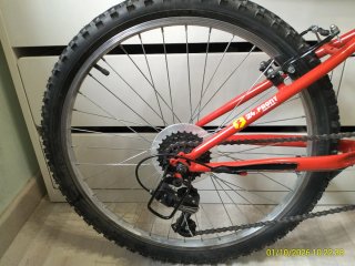 bicicleta de montaña de 24". Poco uso