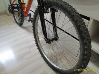 bicicleta de montaña de 24". Poco uso