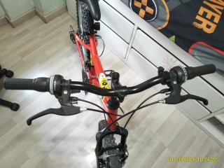 bicicleta de montaña de 24". Poco uso