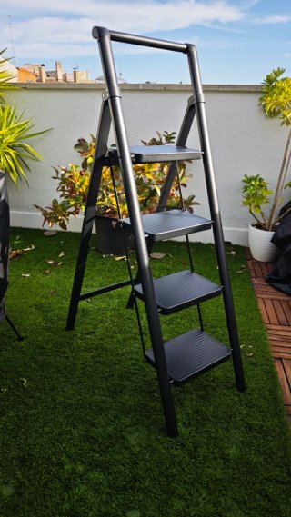 Escalera Plegable Negra