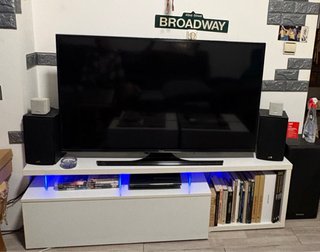 Mueble TV Blanco con luces led azules