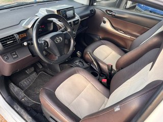 Toyota iQ 2011
