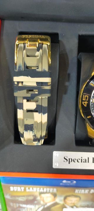 Reloj Festina Cronógrafo Negro y Dorado