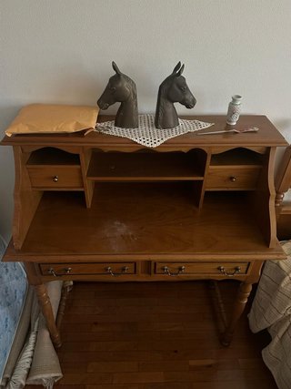 Escritorio de Madera Clásico. Negociable