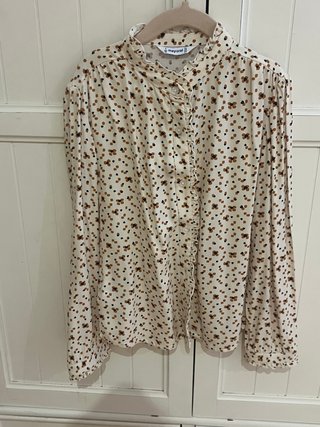 Dos paquetes de ropa de marca