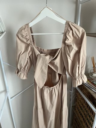 Vestido beige Stradivarius