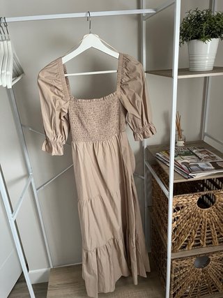 Vestido beige Stradivarius