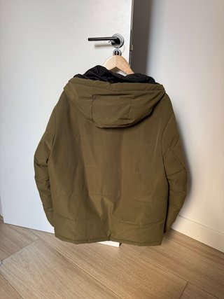 Chaqueta Zara verde impermeable