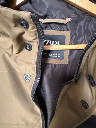 Chaqueta Zara verde impermeable