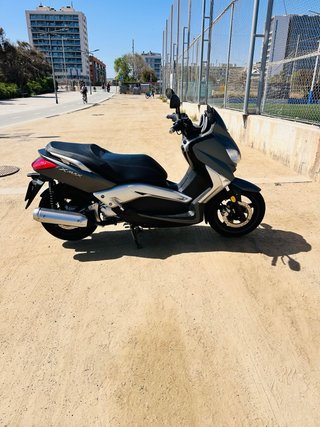 Yamaha X-Max 250