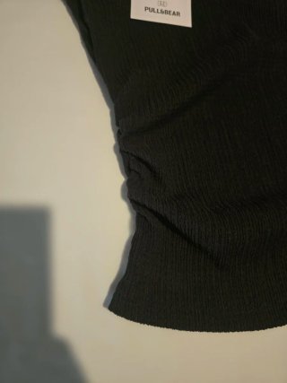 Camiseta Negra Pull&Bear con Fruncido