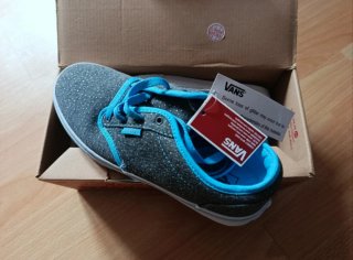 Tenis Vans Gris y Azul Brillante