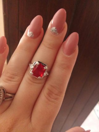 Anello regolabile con pietra rossa
