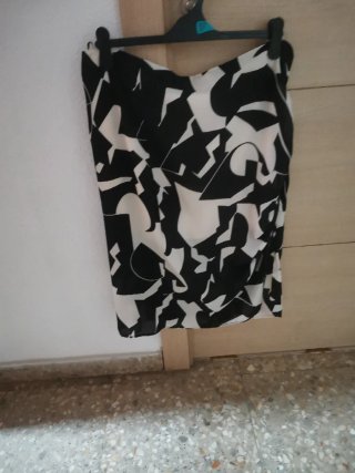Falda estampada blanco y negro