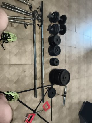 Discos y barra gimnasio
