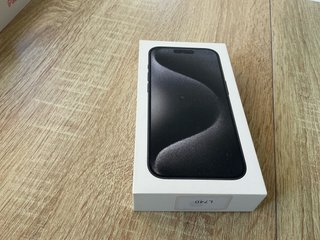 Caja para iPhone 16 Pro