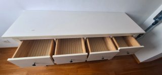 Cómoda blanca de madera