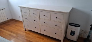 Cómoda blanca de madera