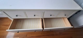 Cómoda blanca de madera