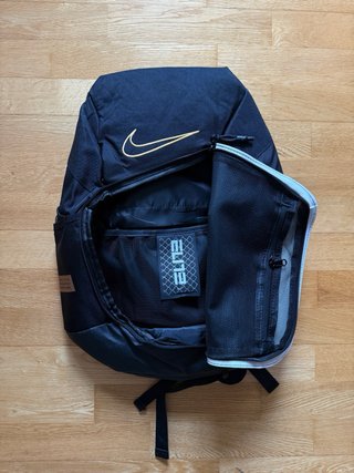 Mochila Nike Elite Pro Negra y Dorada