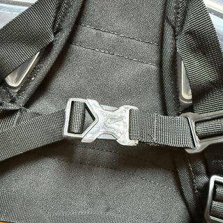 Mochila Nike Elite Pro Negra y Dorada
