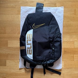 Mochila Nike Elite Pro Negra y Dorada