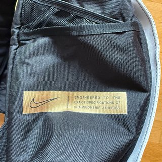 Mochila Nike Elite Pro Negra y Dorada