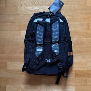 Mochila Nike Elite Pro Negra y Dorada