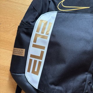 Mochila Nike Elite Pro Negra y Dorada