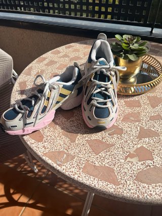 Zapatillas Adidas . Diseño exclusivo