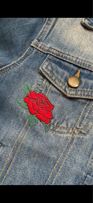 Chaqueta vaquera S con rosas bordadas
