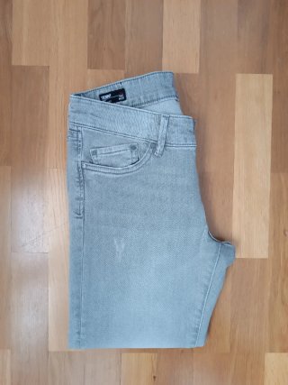 Pepe Jeans. Pantalón vaquero. Gris. Talla 27 (36).