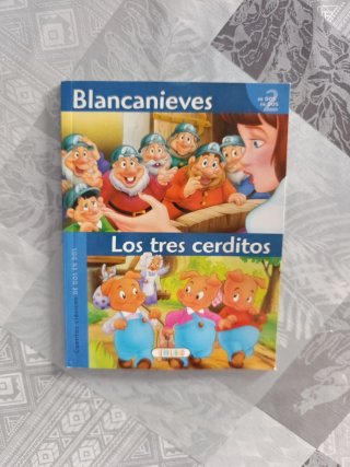 Blancanieves y tres cerditos