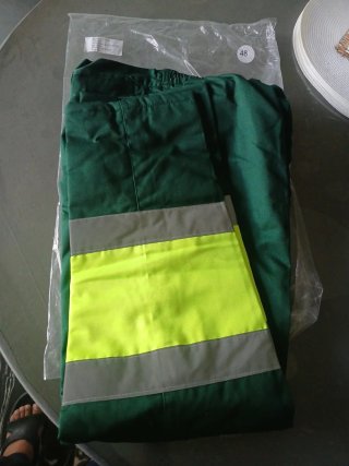 Pantalón de trabajo verde talla 48
