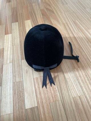 Casco de hípica negro de terciopelo