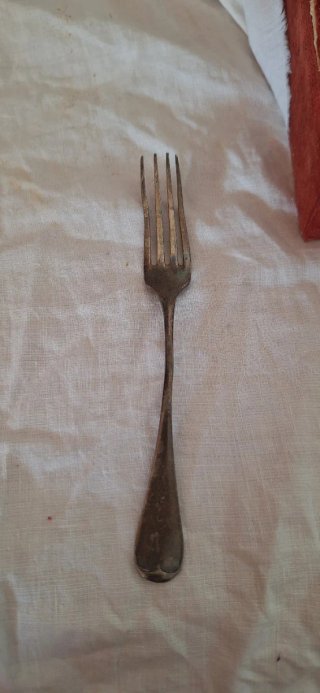 Tenedor de plata antiguo. 14 cm