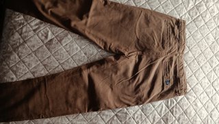 Pantalones chinos color teja