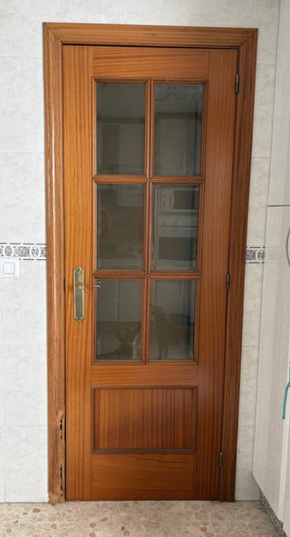 Puertas Abatibles de Madera Maciza