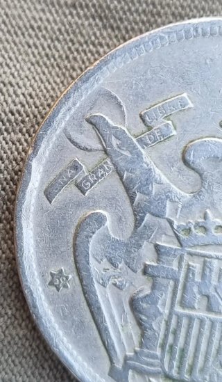 3 Monedas 50 Pesetas 1957 fallos descentrada