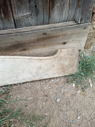 Lastra in marmo beige e bianco