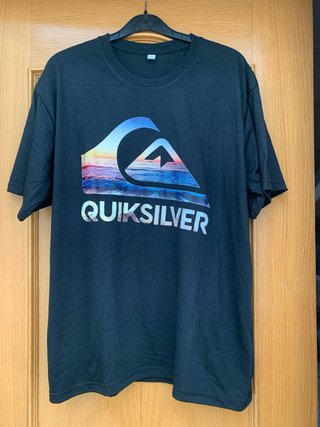 Camiseta Quiksilver Negra