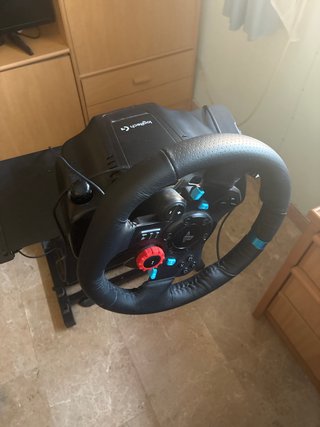 Volante Logitech para PS4 y PS5 con soporte
