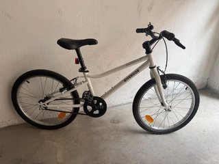 Bici Riverside blanca y negra