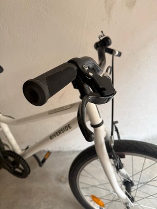 Bici Riverside blanca y negra