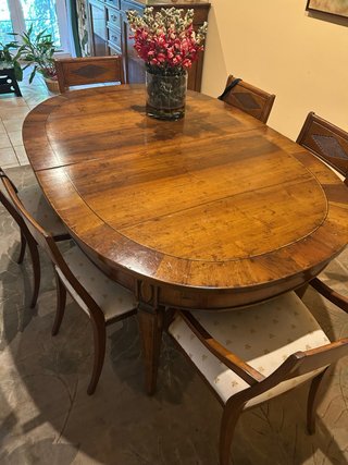 Mesa comedor+seis sillas,ampliable, ligero daño