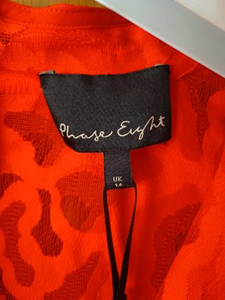 Vestido de fiesta rojo con encaje