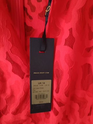 Vestido de fiesta rojo con encaje