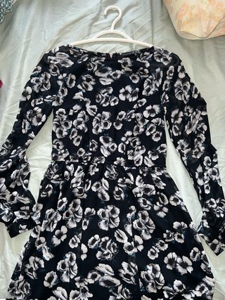 Vestido de flores negro y blanco