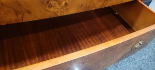 Cómoda de Madera Clásica