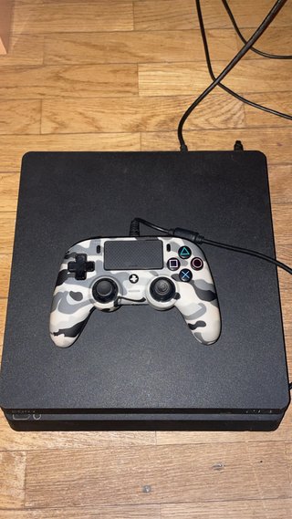 PS4 (PlayStation 4) Negra + 16 Juegos